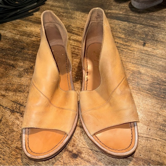 Free People Monte Blanc Sandal, light tan/sand color size 7.5 or 38 - Picture 3 of 9